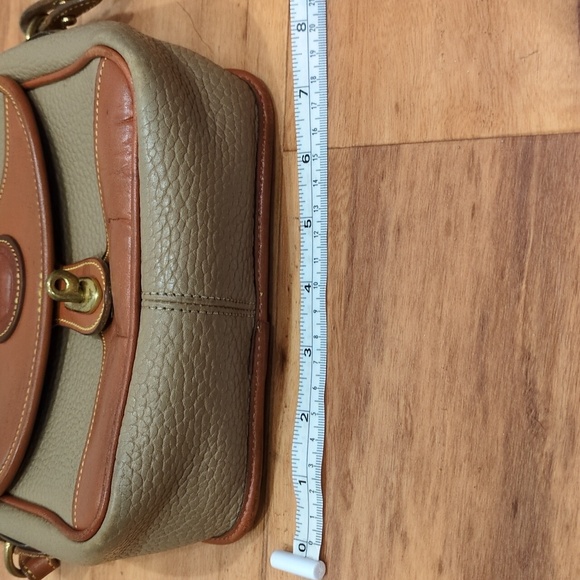 Dooney & Bourke Vintage Tan All Weather Leather Crossbody Purse Bag CALLOUTS - Picture 14 of 14